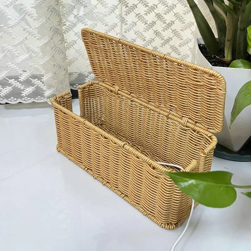 panier marron clair tressé moderne rangement chargeur usb câble smartphone maison