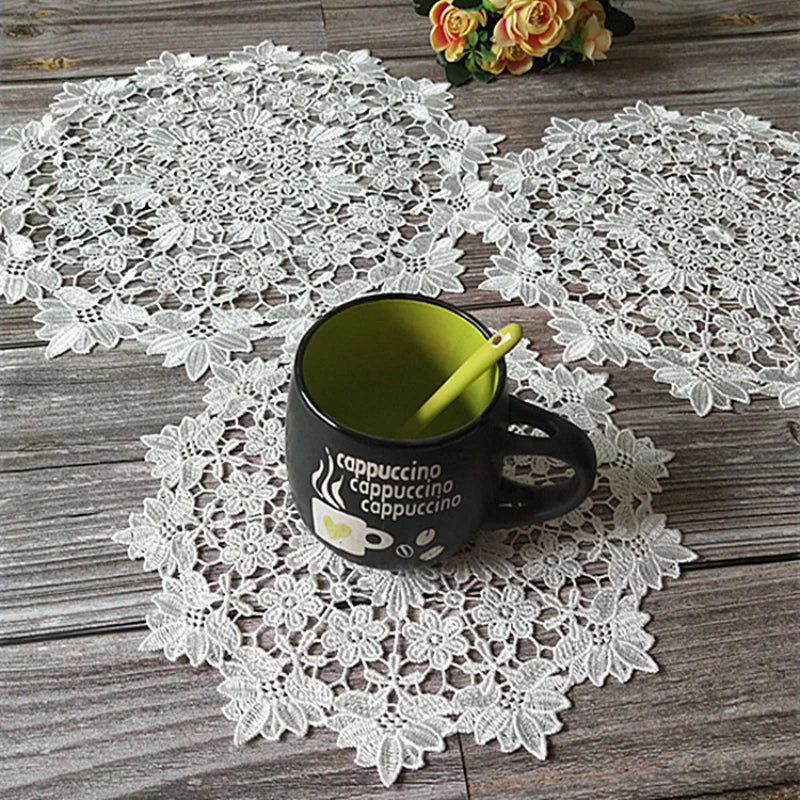 serviettes table brodées fleurs blancs traditionnelles maison extérieur mariage festives round imperméables