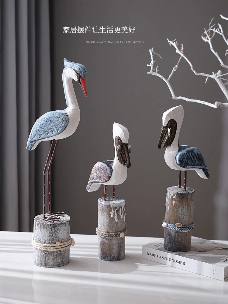 statue oiseau blanc gris bleu rouge texture plumes détails métalliques base bois moderne artisanal