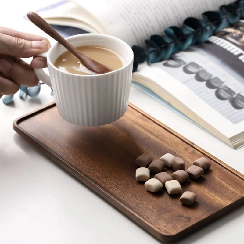 assiettes bois marron clair grain naturel minimaliste rustique petit déjeuner décoration maison salon