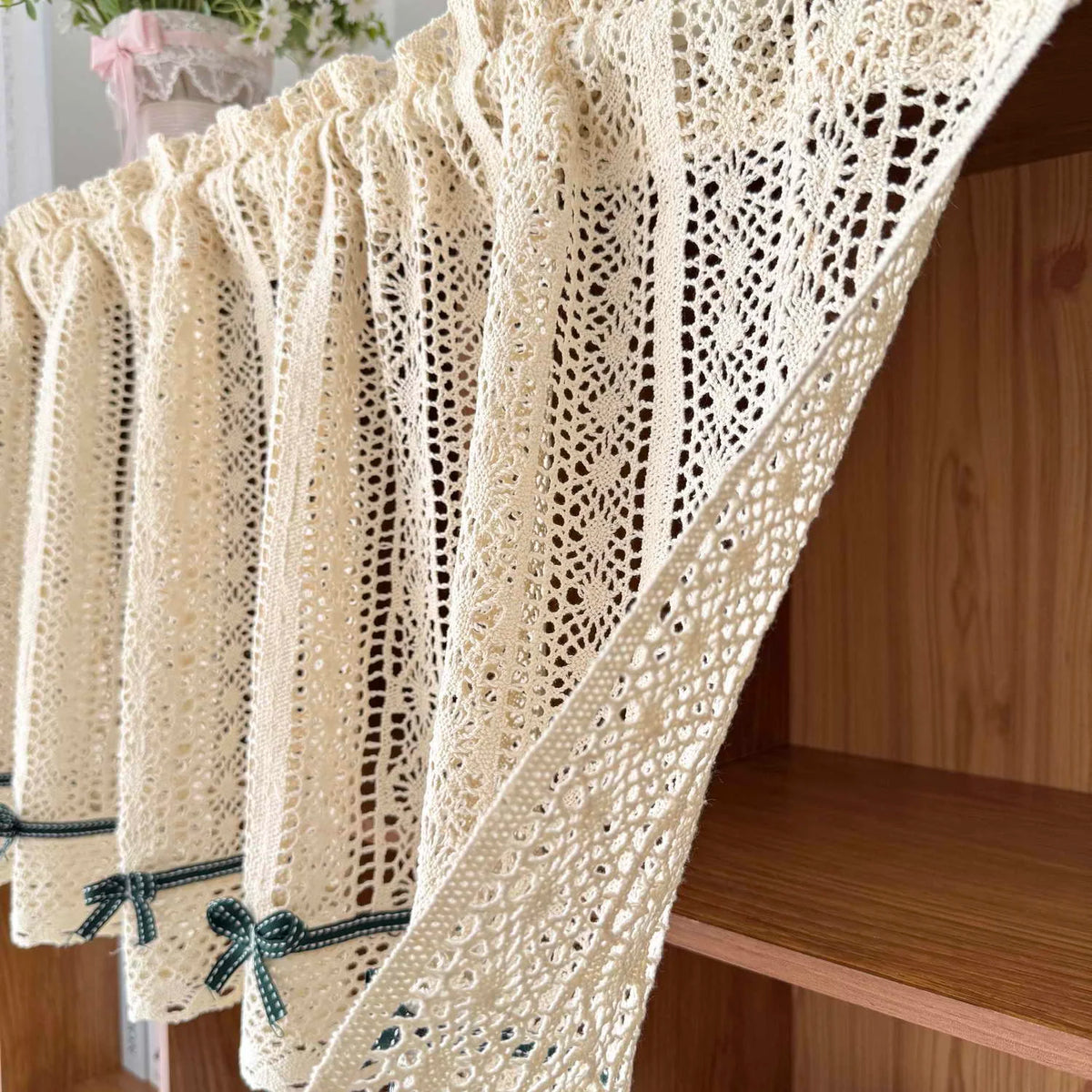 rideau vintage dentelle polyester opaque beige clair rubans noirs nœuds blancs cuisine salon petite