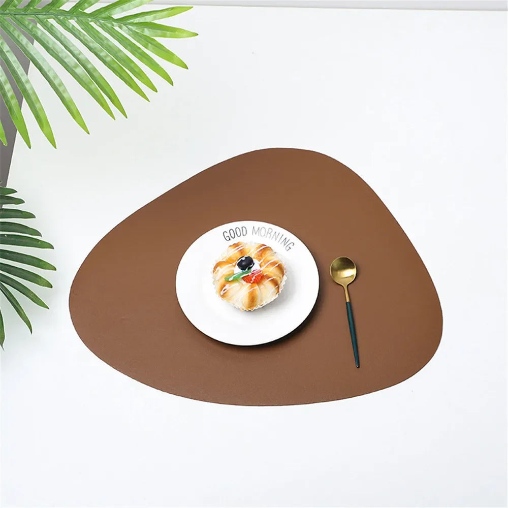 tapis table moderne bleu marine noir gris opaques uni sans fixation objets table