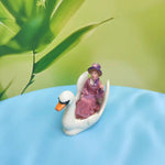 figurines miniatures vintage blanc rose vert bleu détails fins texture mat accessoires chapeaux canoës