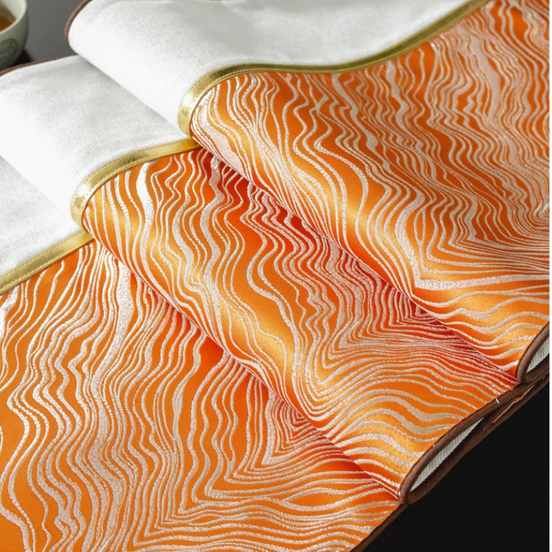 alternatif : Motif zigzag abstrait aux couleurs chaudes et vibrantes, dégradés de jaune, d'orange et de rouge, donnant un aspect dynamique et hypnotique.