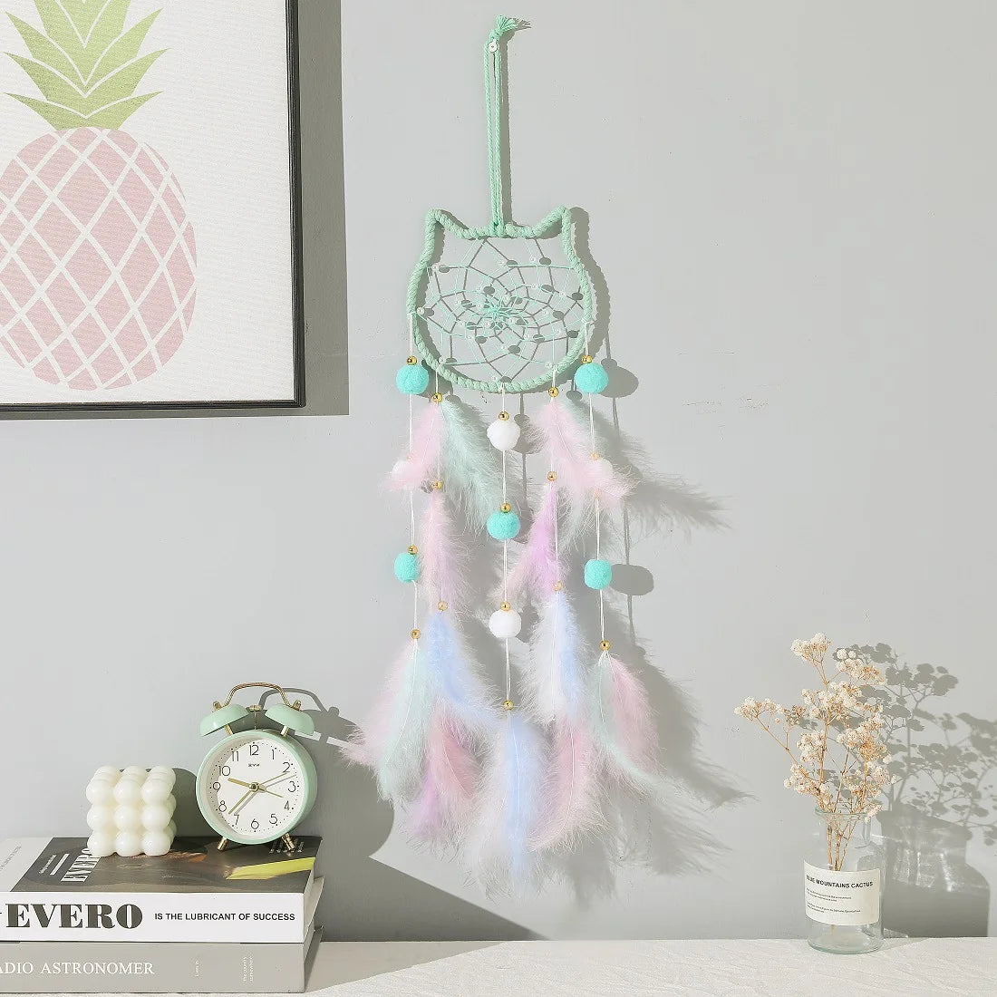 attrape rêves boho plumes pompons lune étoile motif chat violet rose pastel