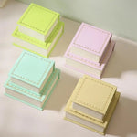 boîtes bijoux classiques bordure dorée motifs floraux opaques vert clair rose pâle jaune clair