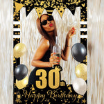 Détail paillettes dorées sur accessoires photomaton anniversaire