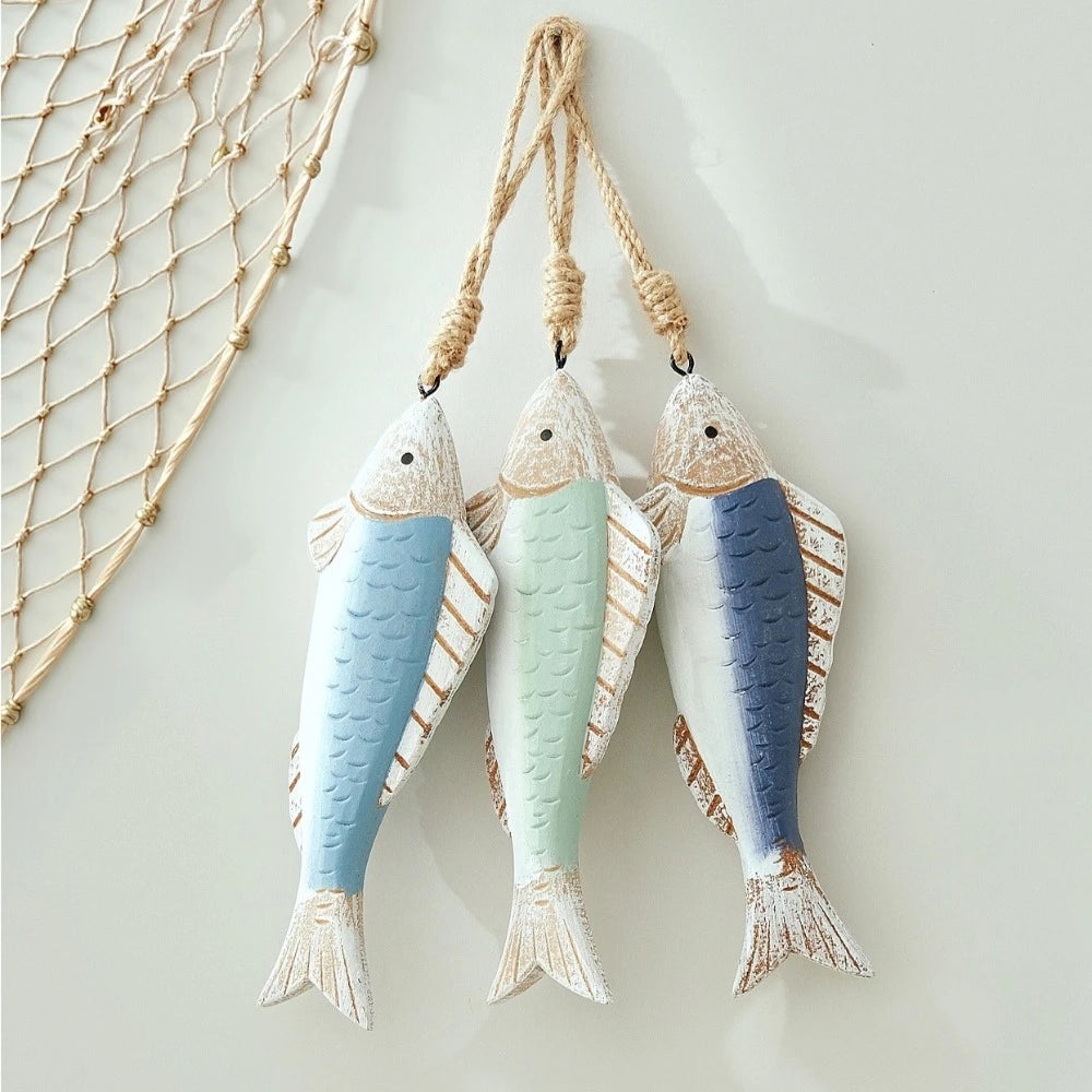 décoration murale poisson bois méditerranéen suspendu bleu vert blanc vieux effet bord mer océan