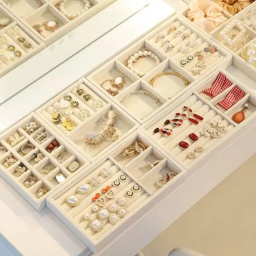 boîte bijoux velours beige clair moderne rangement boucles d'oreilles bagues colliers porte broche transporte