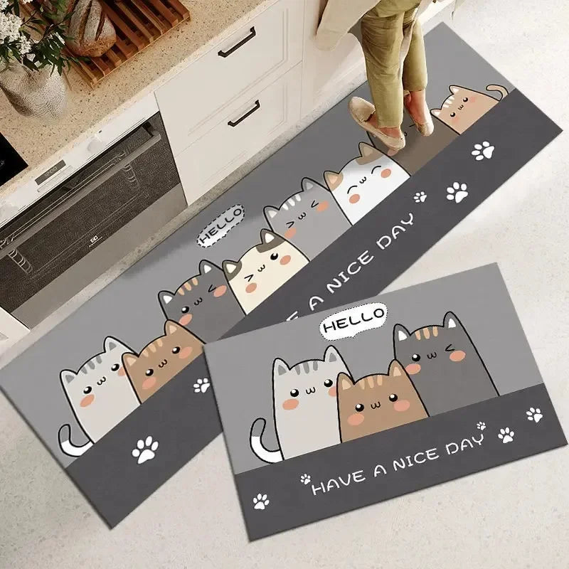Des chats mignons et joyeux dans un motif répétitif sur un tapis de sol gris.
