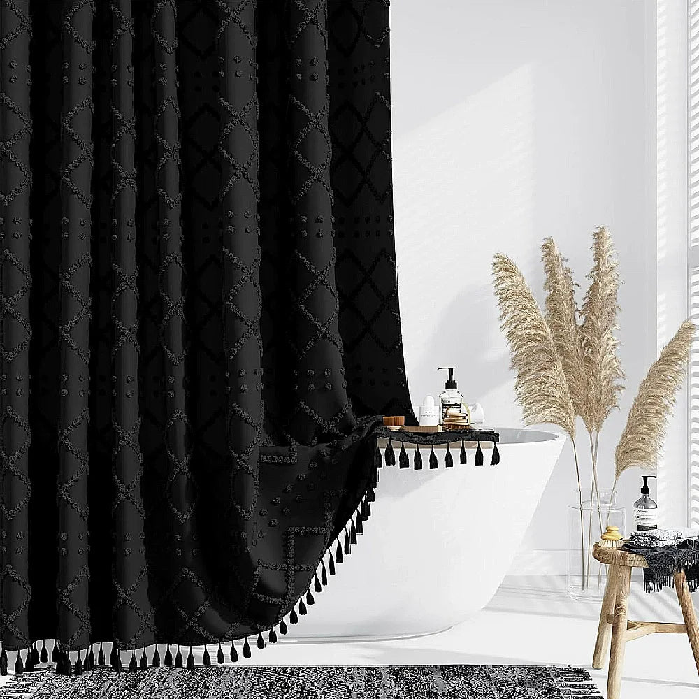 rideau douche boho blanc noir beige pompons gaufres opaques anneaux métalliques moderne salle bain
