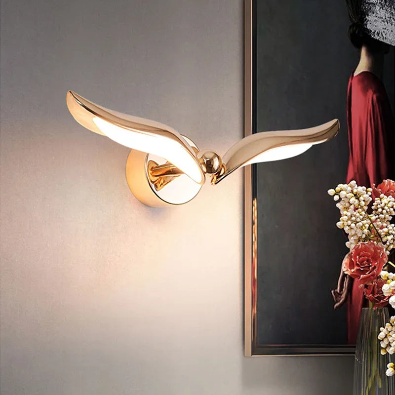 lampe murale moderne dorée ailes oiseau stylisées éclairage intérieur chambre salon corridor bar opacité