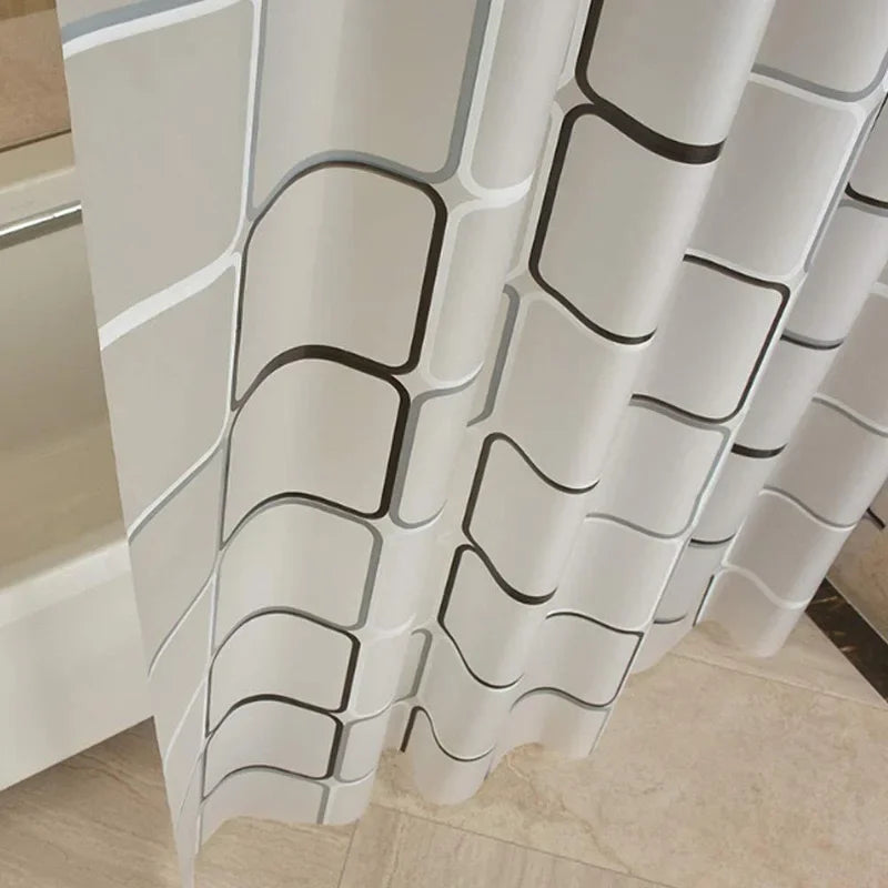 rideau douche semi transparent motifs carrés moderne blanc gris bordures épuré texturé plis réguliers