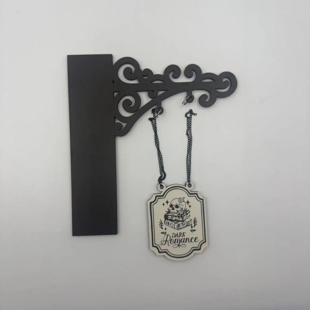 supports muraux livres pendentifs décoratifs gothiques ornements floraux arches métalliques pendentifs translucides motifs bibliothèque