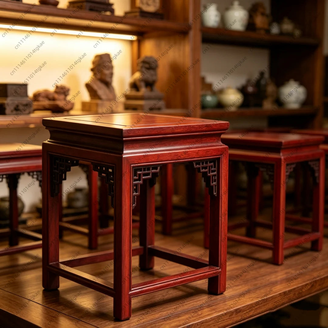 tabouret bois sculpté rouge motifs géométriques classique décoration intérieure miniature présentation plantes pot collector