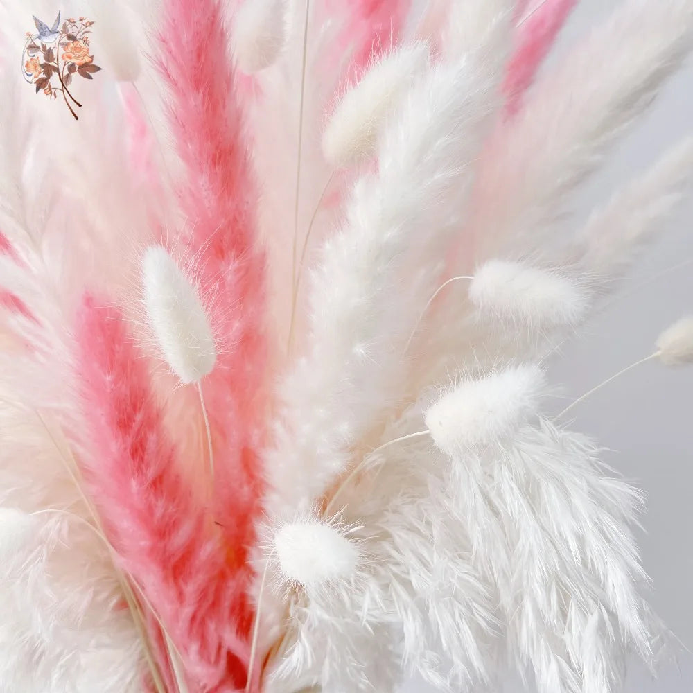 décoration maison bouquet fleurs séchées blanc rose pâle naturel rustique plumes fines chambre table