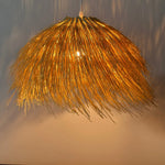 lampe suspendue moderne jaune doré fibres naturelles opacité artisanale métal suspension câble