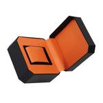 montre vintage cuir noir fond orange boite rangement elegante exposition