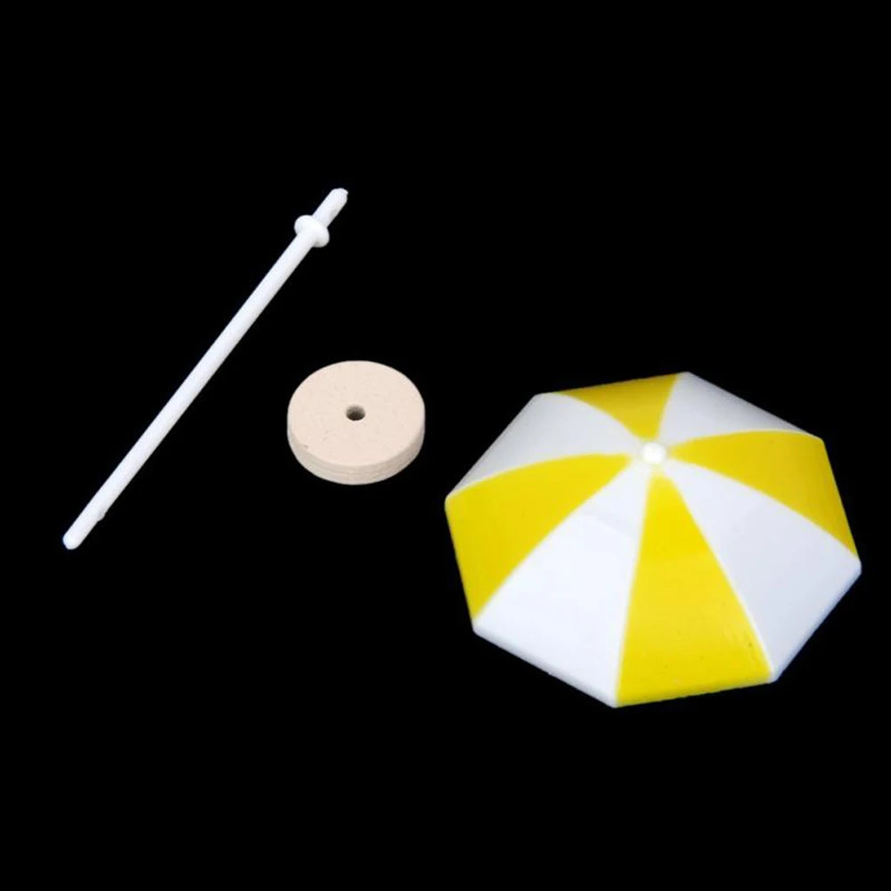 parasols miniatures décorations paysage moderne rouge blanc bleu jaune rayures horizontales tringle base circulaire