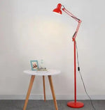 lampe sol moderne rouge bleu jaune blanc noir métal lisse industriel interrupteur flexible