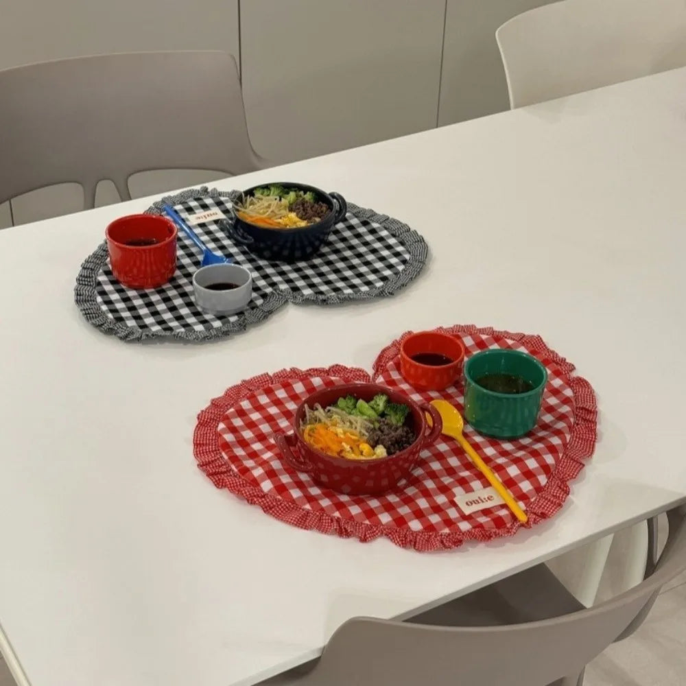 serviettes table vichy bleu clair blanc décoratives modernes pliées tissu respectueux environnement