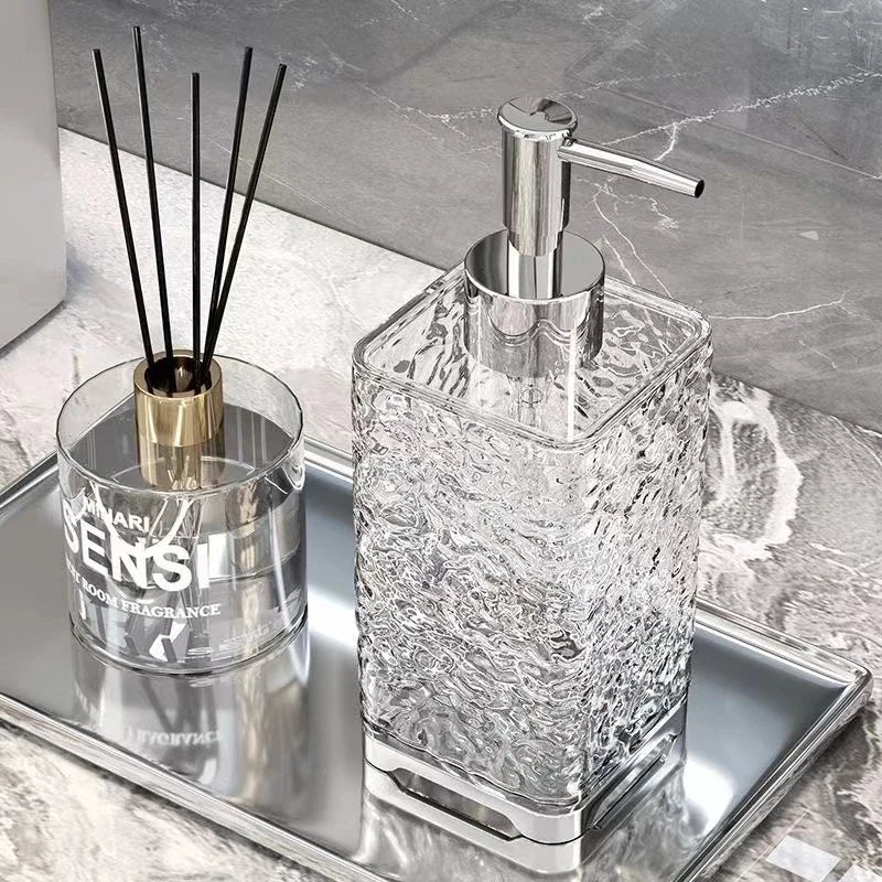 distributeur savon liquide transparent moderne texturé ligne ondulée base plate pompe pression plastique nouveau