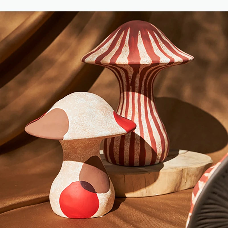 décoration moderne figurines champignons rayures abstraites couleurs variées beige rouge marron