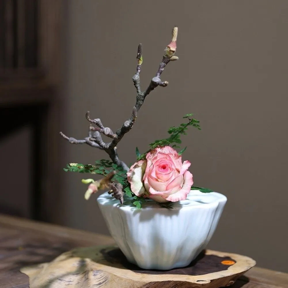 cache pot porcelaine bleu clair rose pâle vert pastel motifs perforations texture ondulée moderne