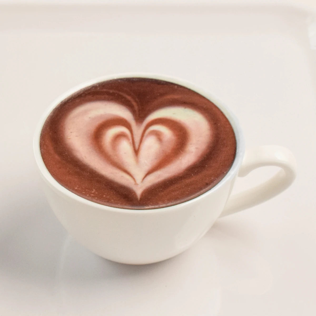 tasses blancs motifs latte art cœur feuille moderne soucoupe anniversaireDecoration deco patisserie