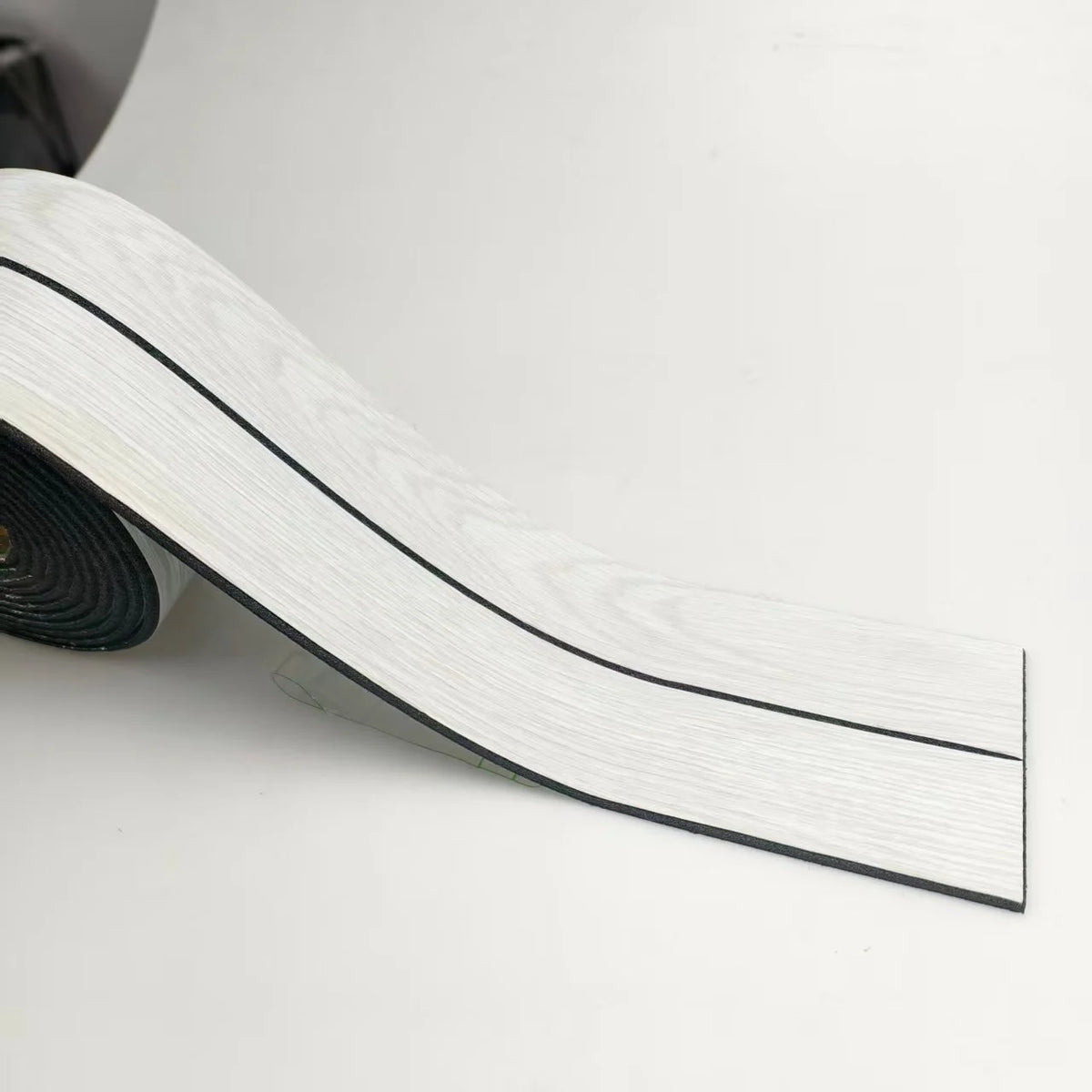ruban auto adhésif épais 300cm gris clair rayures noires moderne bordure porte fenêtre