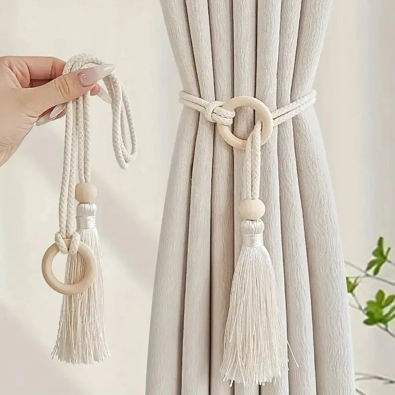 anneaux rideau moderne bohème bois pompons coton beige clair franges tissu uni