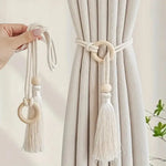 anneaux rideau moderne bohème bois pompons coton beige clair franges tissu uni