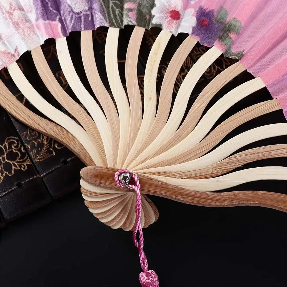éventail pliant traditionnel fleurs soie bois motifs floraux blanc vert rose