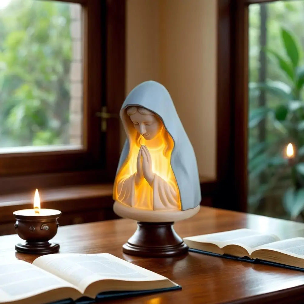 statue vierge marie prière lumière bleu blanc décor religieux table meuble bibliques bougies croix