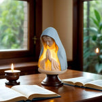 statue vierge marie prière lumière bleu blanc décor religieux table meuble bibliques bougies croix