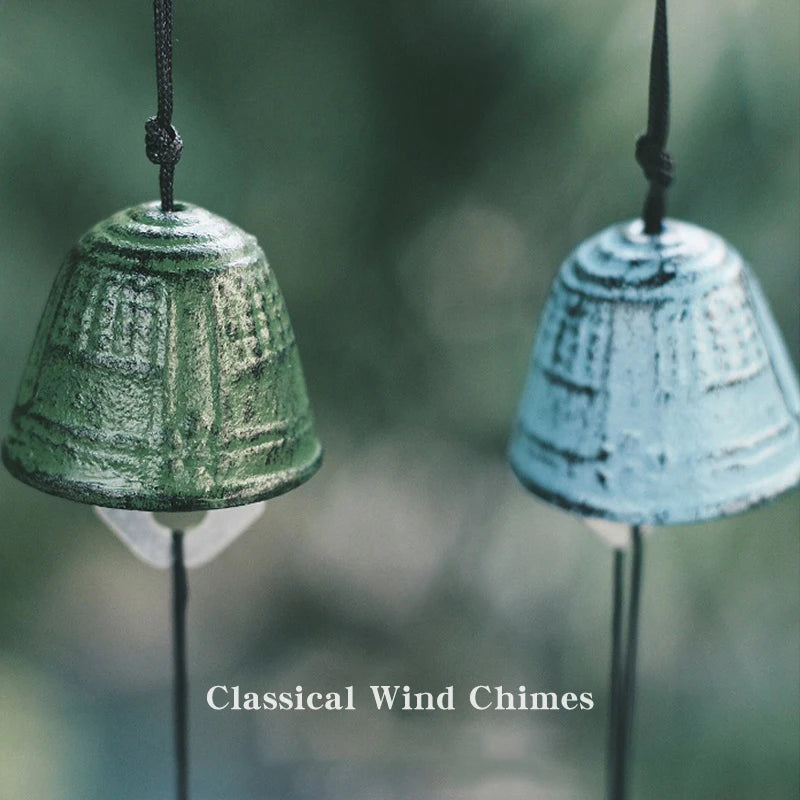 cloches vent japonaises vert bleu jaune motifs géométriques texture rugueuse cordelette décoration extérieure classique