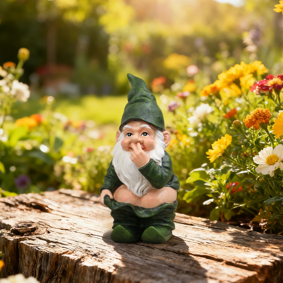 statue gnome jardin vert humour barbe blanche résine extérieure potager pelouse fleuri fantaisiste