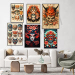 Cette magnifique collection de reproductions d'estampes japonaises traditionnelles présente une variété de masques et de motifs floraux colorés, créant une ambiance élégante et mystique dans cette pièce.