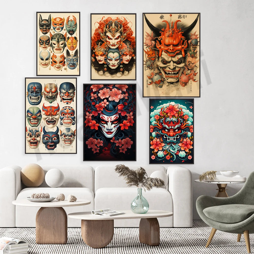 Cette magnifique collection de reproductions d'estampes japonaises traditionnelles présente une variété de masques et de motifs floraux colorés, créant une ambiance élégante et mystique dans cette pièce.