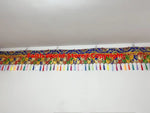 rideau décoration murale textile brodé motifs floraux traditionnels couleurs vives clips métalliques tassels