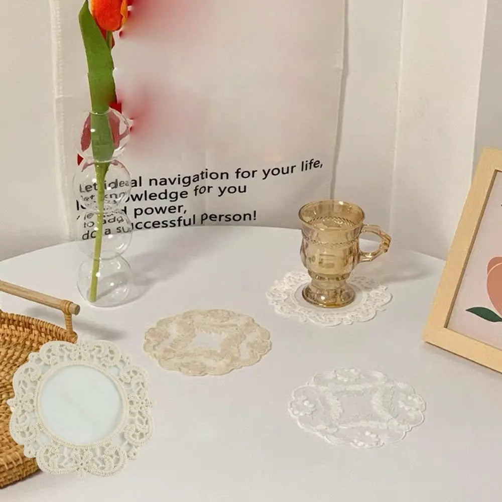 serviettes table brodées dentelle blanc beige classique maison cuisine festives vintage