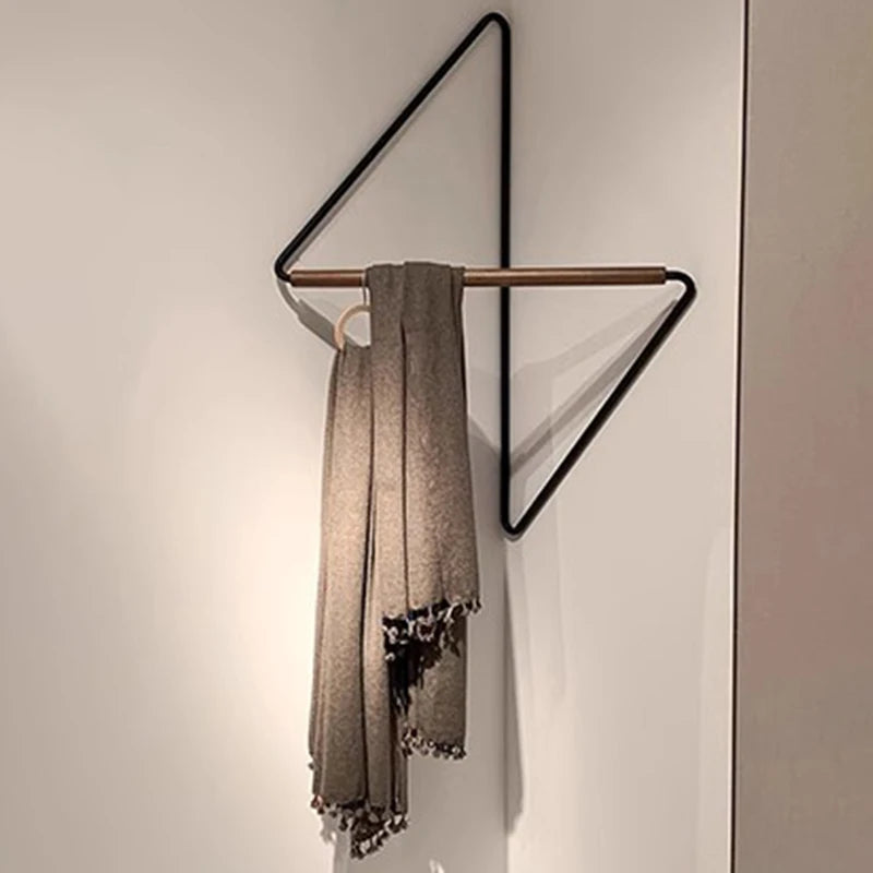 porte manteau mural bois clair métal noir minimaliste moderne 10+ crochets barre transversale pince