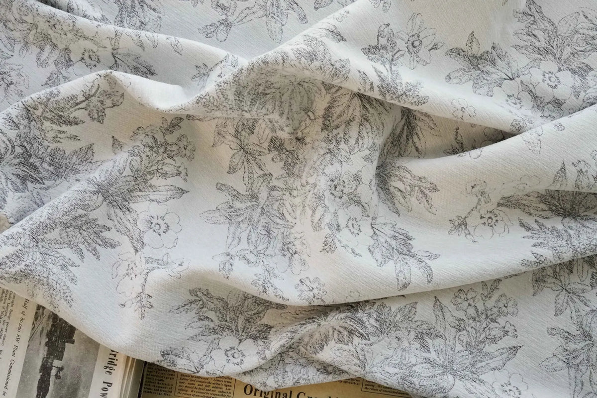 tissu polyester fleurs feuilles imprimé blanc gris classique vintage 150cm