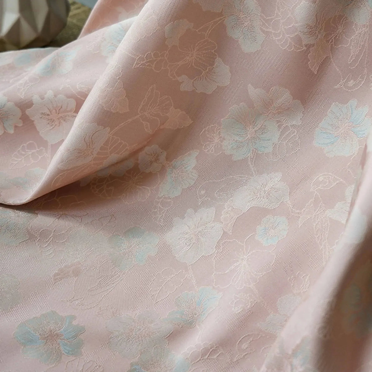 tissu floral rose fleurs blanches classique opaque polyester couture robe jupe élégant