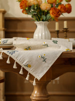 nappe table brodée motifs floraux rustique bohème couleurs chaudes herbes fleurs tissu texturé