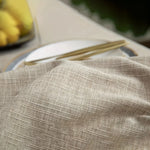 nappe réutilisable lin beige scandinave minimaliste rustique coussins chaises assiettes citrons bougies