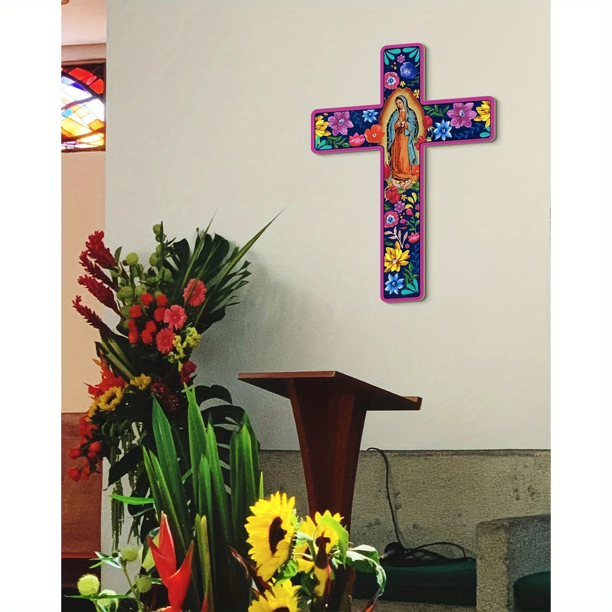 décoration murale bois croix artisanale fleurs multicolore fond sombre religieuse farmhouse pastorale