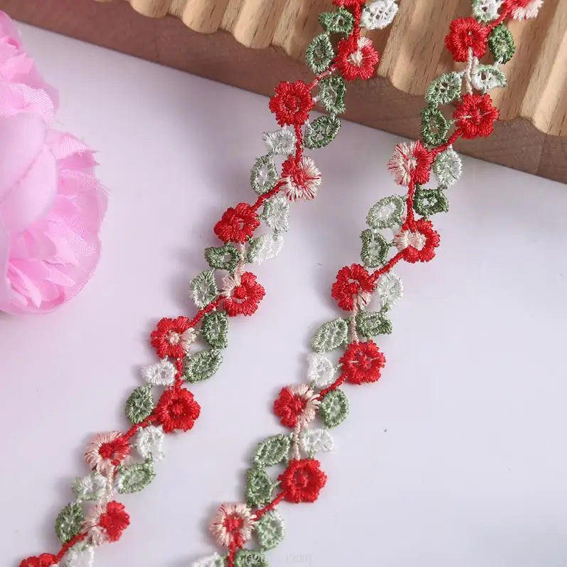 ruban decoratif brode fleurs feuilles vert clair rose pâle rouge 100 polyester largeur 1.5cm