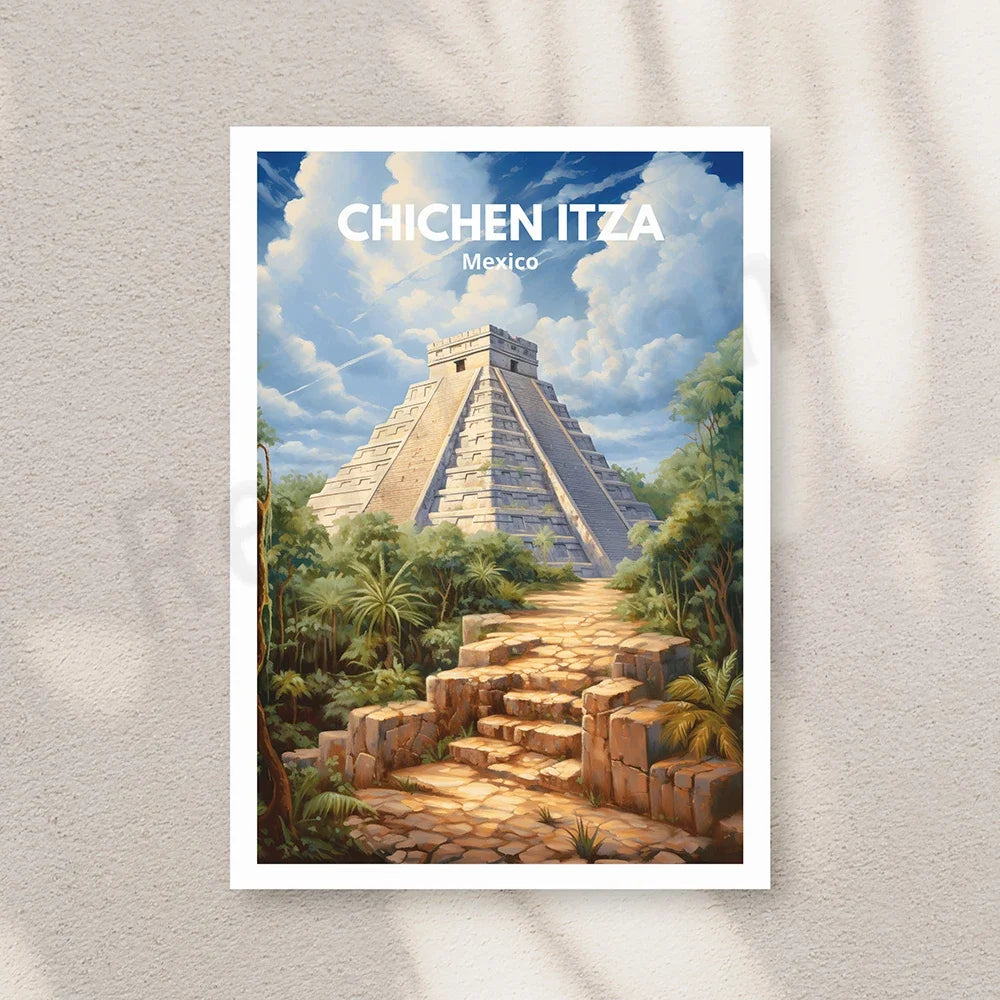 Une pyramide maya au milieu d'une jungle luxuriante, avec un sentier de pierre menant vers son sommet, représente la destination touristique de Chichen Itza au Mexique.