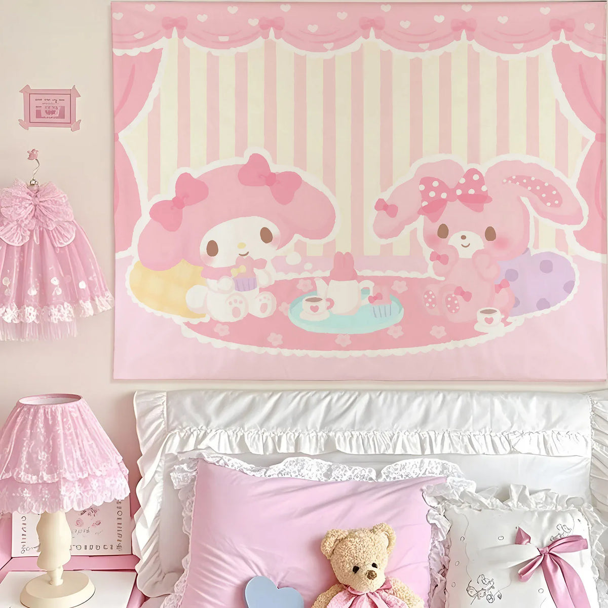 tapisserie kawaii enfantine motif pois blancs fond rose personnage animal cupcakes